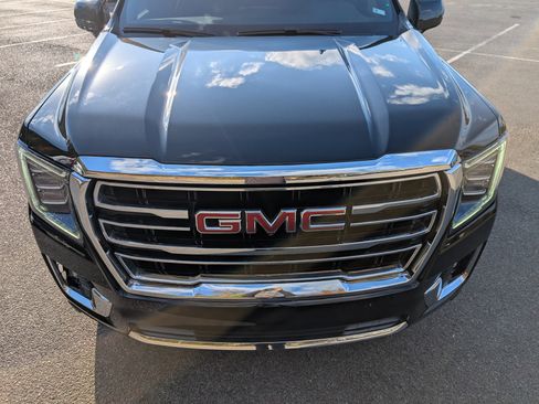 Used 2023 GMC Yukon SLT w/ SLT Luxury Package image 12