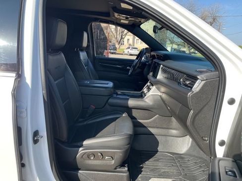 Used 2022 GMC Yukon Denali w/ Denali Premium Package RWD image 18