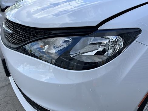 New 2026 Chrysler Voyager LX image 13