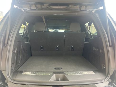 Used 2025 GMC Yukon XL Denali AWD/4WD image 7