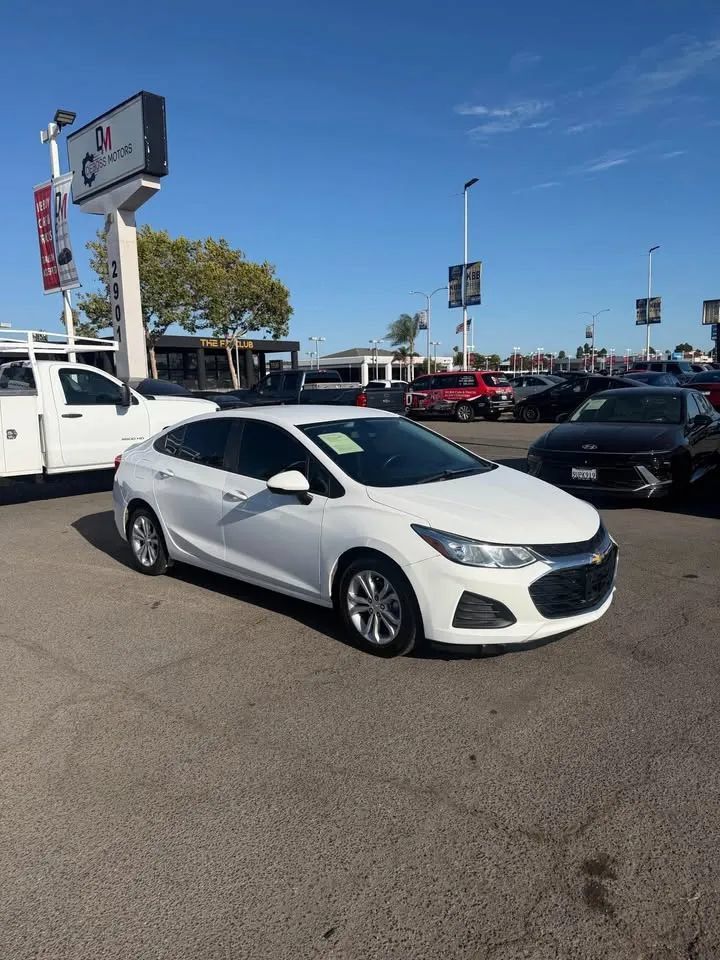 Used 2019 Chevrolet Cruze LS w/ LS Convenience Package FWD image 3