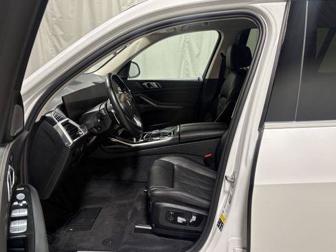 Used 2023 BMW X7 xDrive40i w/ Executive Package AWD/4WD image 2