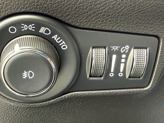 Used 2025 Jeep Compass Limited AWD/4WD image 25