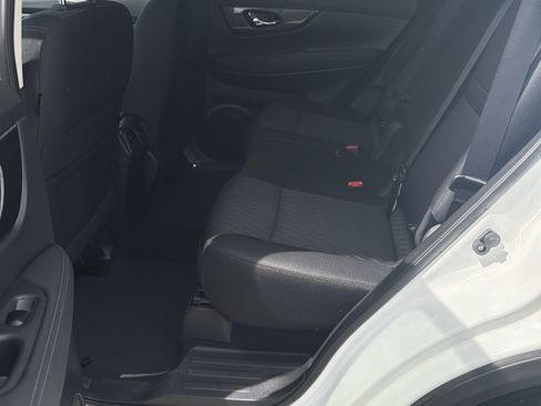 Used 2018 Nissan Rogue SV w/ Premium Package FWD image 20