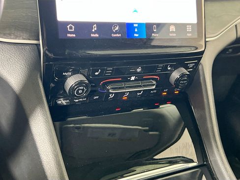 Used 2022 Jeep Grand Cherokee Limited image 16