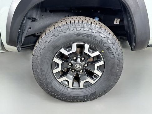 Used 2022 Toyota Tacoma TRD Off-Road image 32