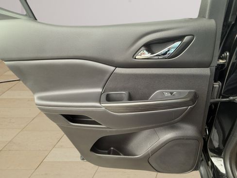 Certified 2023 GMC Acadia SLT image 27