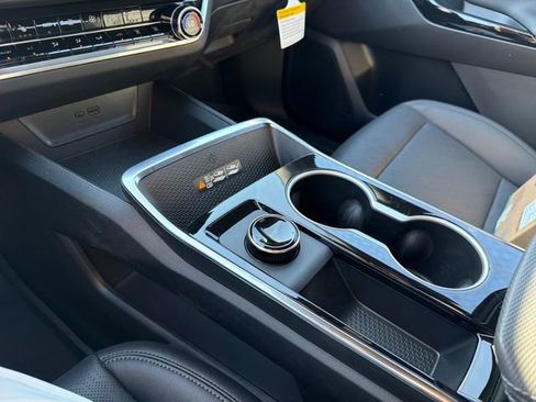 New 2026 Chevrolet Equinox LT w/ Convenience Package II image 31