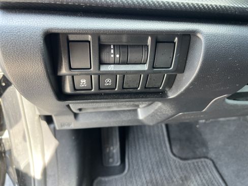 Used 2023 Subaru Crosstrek 2.0i Premium AWD/4WD image 18