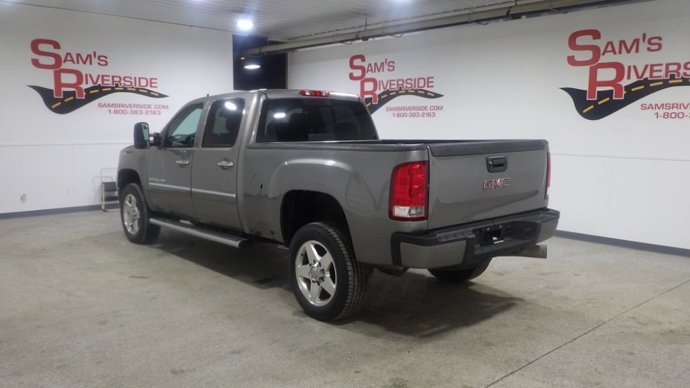 Used 2013 GMC Sierra 2500 Denali w/ Suspension Package, Off-Road AWD/4WD image 2
