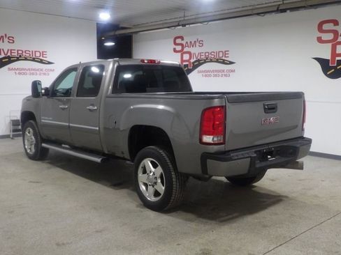 Used 2013 GMC Sierra 2500 Denali w/ Suspension Package, Off-Road image 2