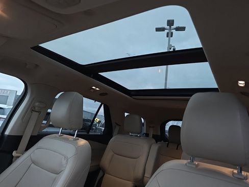 Used 2022 Ford Explorer Limited image 17