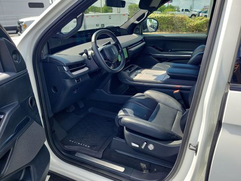Used 2025 Lincoln Navigator Reserve w/ Jet Appearance Package AWD/4WD image 18