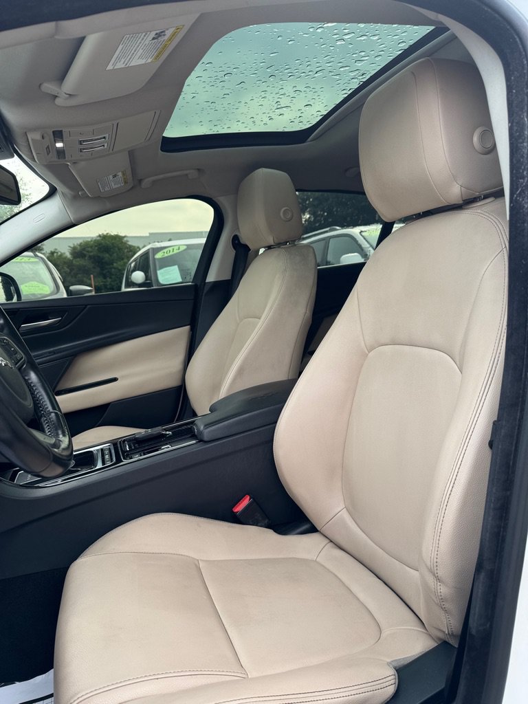 Used 2018 Jaguar XE Premium RWD image 8