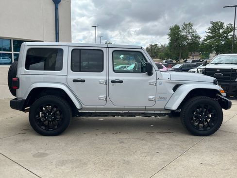 Used 2024 Jeep Wrangler Unlimited Sahara AWD/4WD image 4