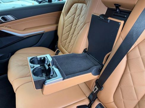 Used 2023 BMW X7 xDrive40i w/ M Sport Package AWD/4WD image 16