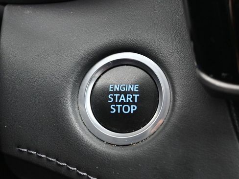 Used 2021 Toyota Highlander XLE image 15