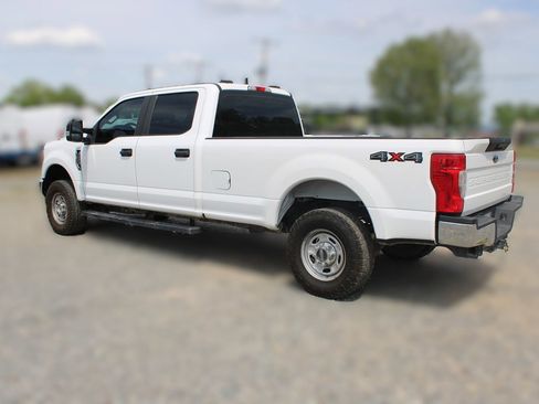 Used 2022 Ford F250 XL w/ Power Equipment Group image 4