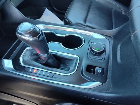 Used 2020 Chevrolet Traverse LT w/ LT Premium Package image 24