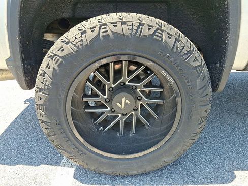Used 2021 Chevrolet Silverado 2500 Custom w/ Custom Value Package AWD/4WD image 8