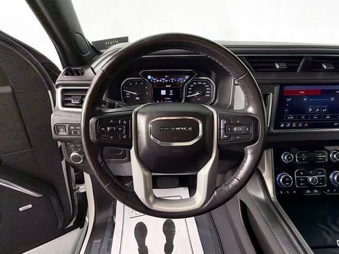 Used 2021 GMC Yukon Denali w/ Denali Premium Package AWD/4WD image 11