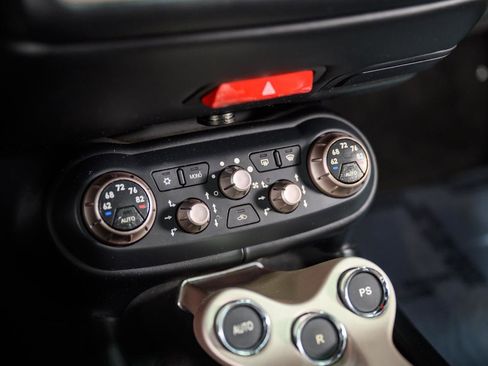 Used 2014 Ferrari California image 42