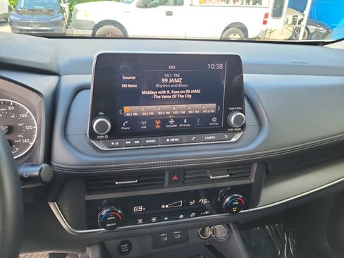 Used 2025 Nissan Rogue SV AWD/4WD image 30