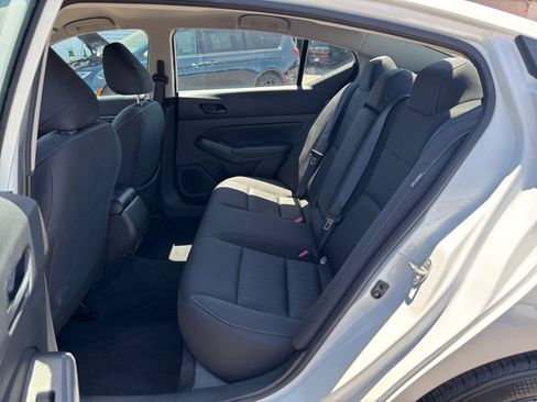 Used 2025 Nissan Altima 2.5 SV FWD image 25