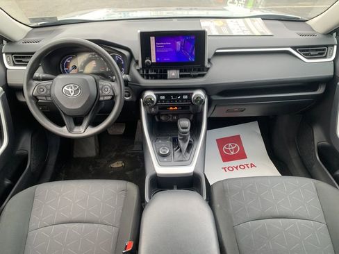 Used 2025 Toyota RAV4 XLE AWD/4WD image 16