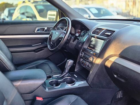 Used 2016 Ford Explorer XLT w/ Equipment Group 202A FWD image 33