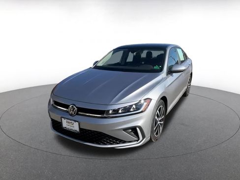 Used 2025 Volkswagen Jetta SE image 7