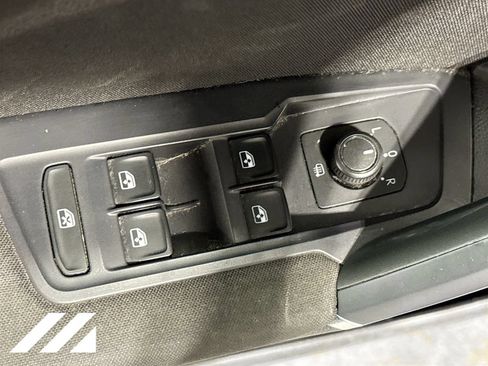 Used 2018 Volkswagen Tiguan S w/ 3rd Row Seat Package AWD/4WD image 18