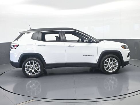 Used 2025 Jeep Compass Limited AWD/4WD image 7