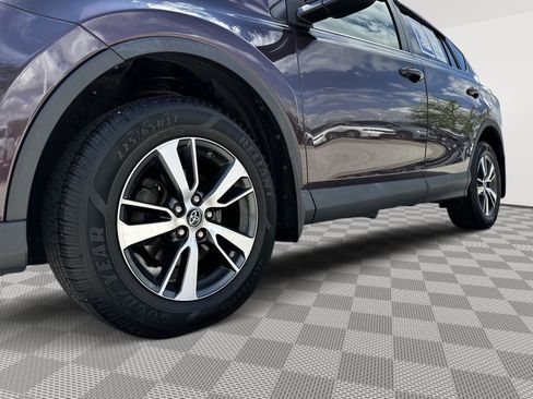 Used 2018 Toyota RAV4 XLE AWD/4WD image 6