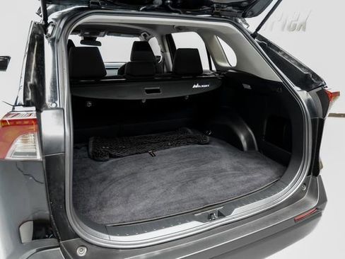 Used 2021 Toyota RAV4 LE image 54