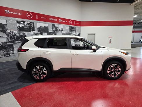 Used 2023 Nissan Rogue SV AWD/4WD image 2