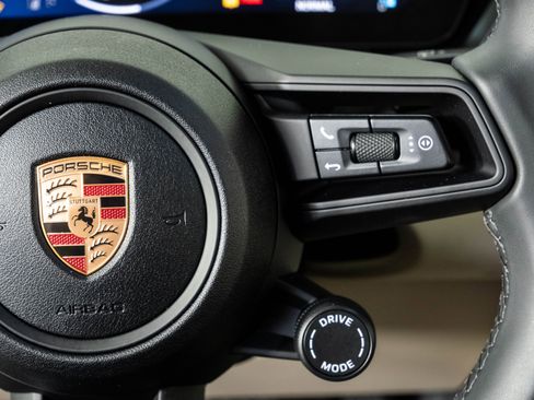 Used 2025 Porsche Macan Electric RWD image 11