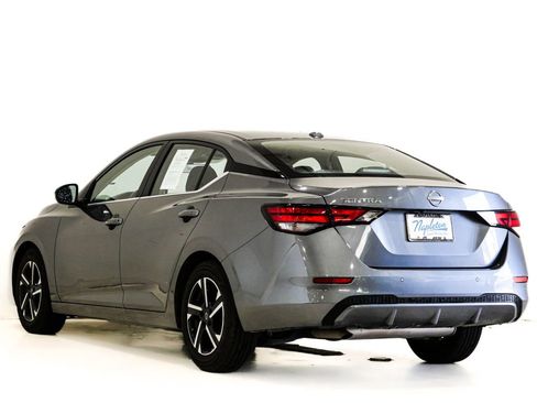 Used 2025 Nissan Sentra SV FWD image 8