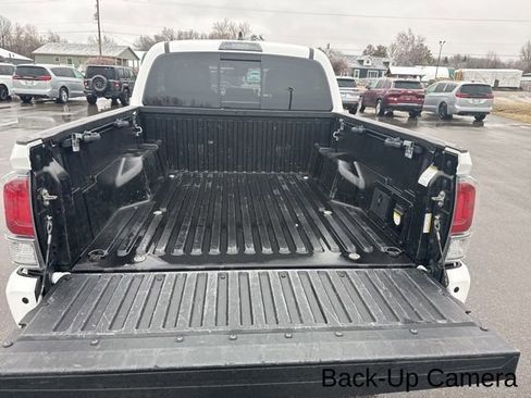 Used 2020 Toyota Tacoma TRD Off-Road w/ TRD Premium Off Road Package image 6