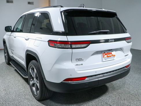 Used 2023 Jeep Grand Cherokee Limited w/ Trailer Tow Prep Group (B) AWD/4WD image 9