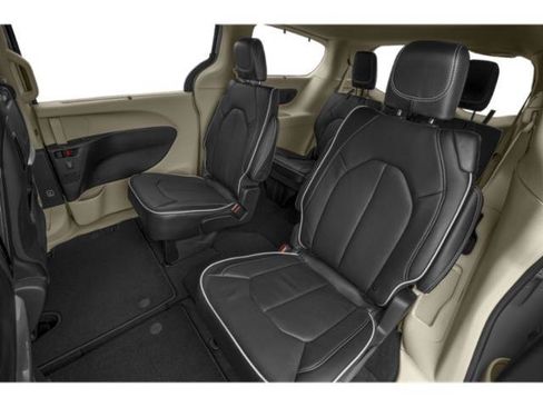 Used 2024 Chrysler Pacifica Limited FWD image 15