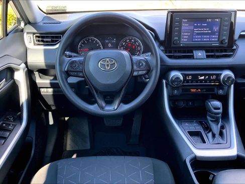 Used 2021 Toyota RAV4 XLE w/ Convenience Package image 7