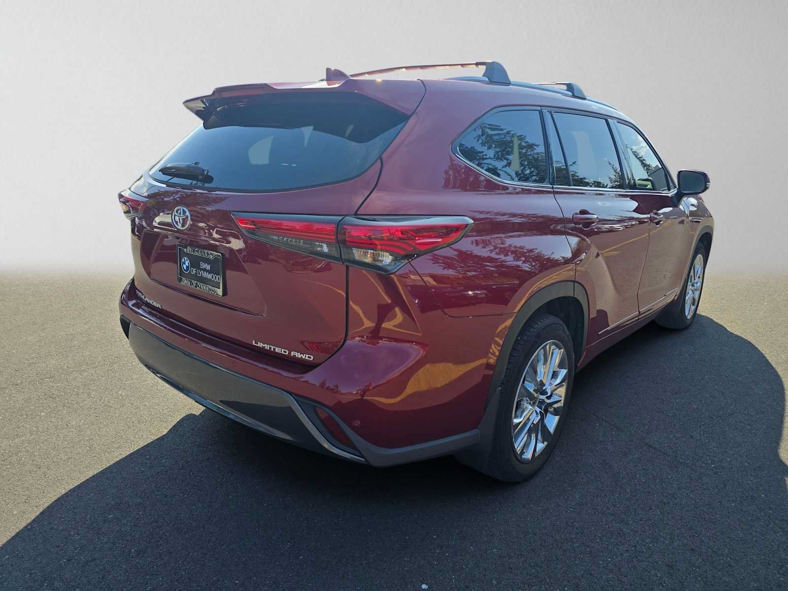 Used 2023 Toyota Highlander Limited AWD/4WD image 3