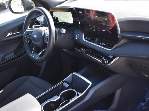 Used 2025 Chevrolet Equinox LT image 12