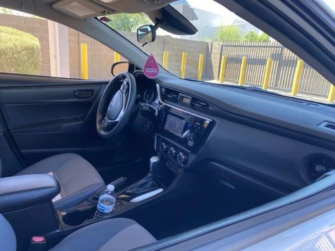 Used 2017 Toyota Corolla L w/ Carpet Mat Package (TMS) FWD image 5