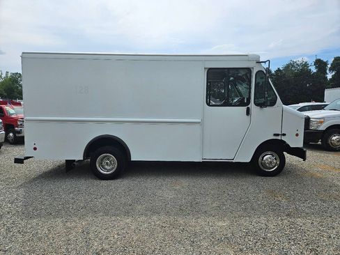 Used 2015 Ford E-350 and Econoline 350 Super Duty w/ A/C Prep Package RWD image 6