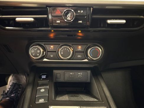Used 2025 Nissan Kicks SV AWD/4WD image 20