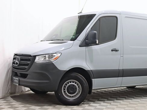 Used 2025 Mercedes-Benz Sprinter 2500 image 2