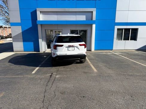 Used 2026 GMC Terrain Elevation w/ Elevation Premium Package image 6