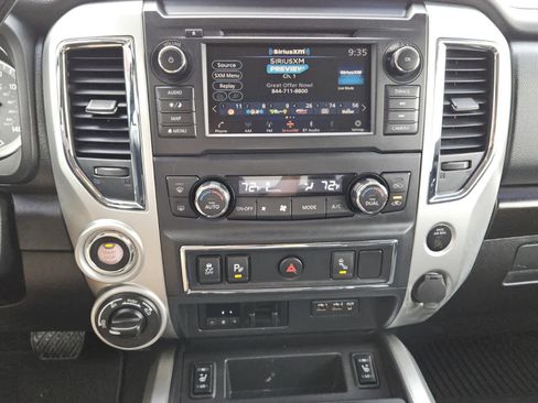 Used 2019 Nissan Titan SV w/ SV Convenience Package image 8